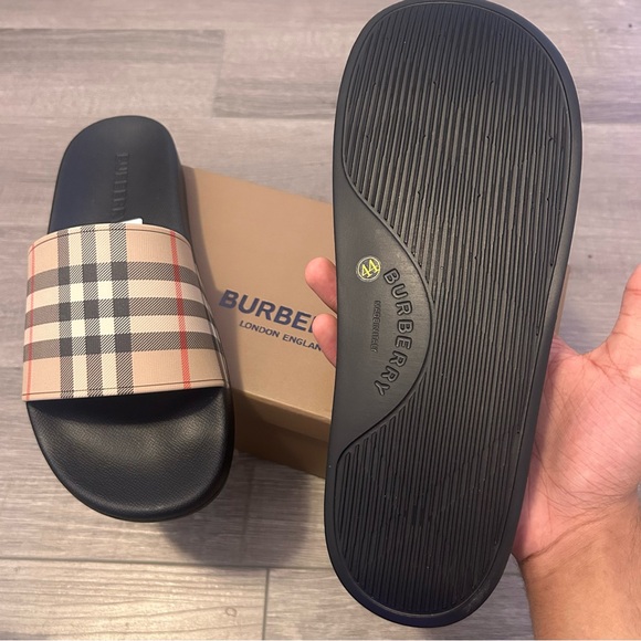 Burberry Men's Check Pattern Slides - Picture 2 of 4